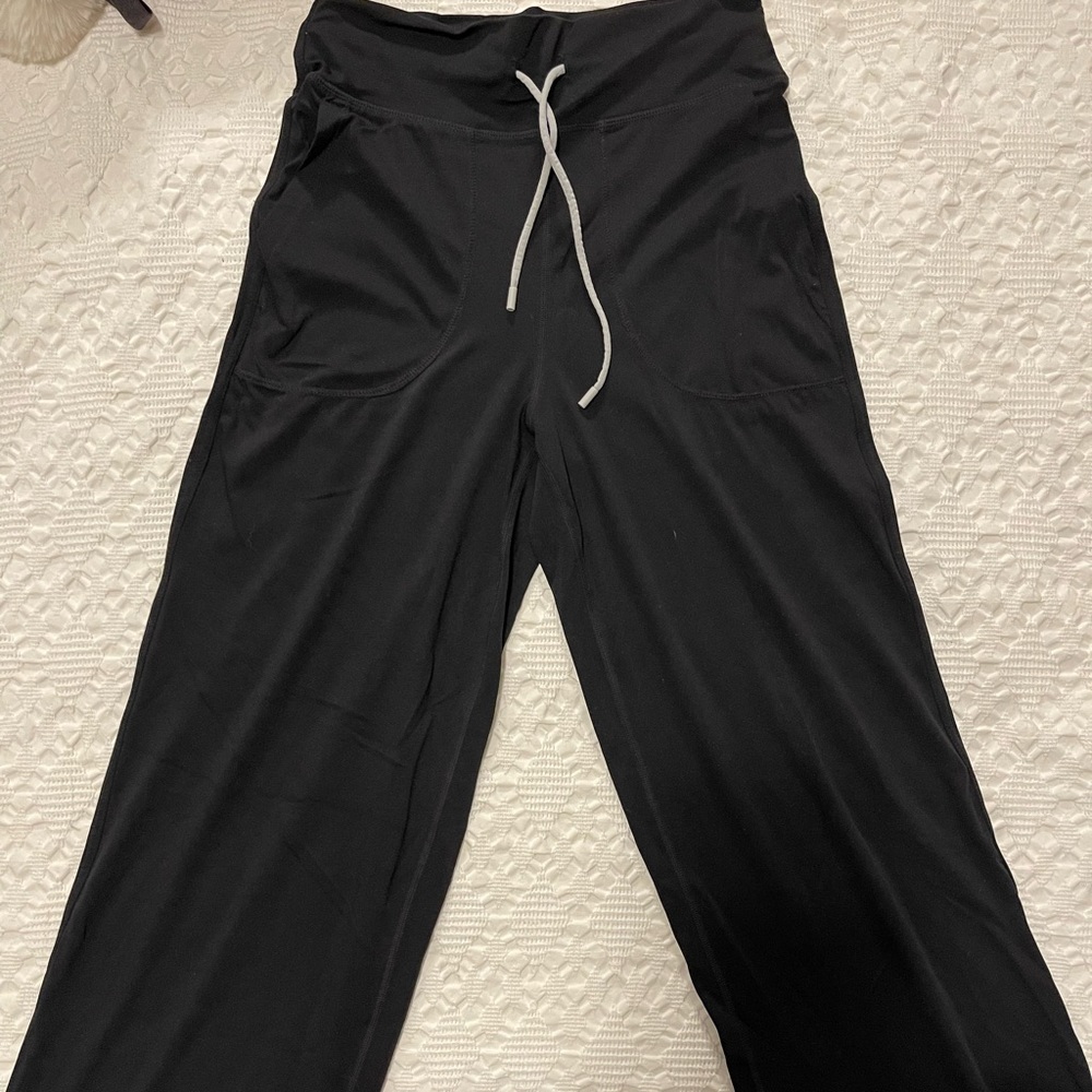 Athletic pants
